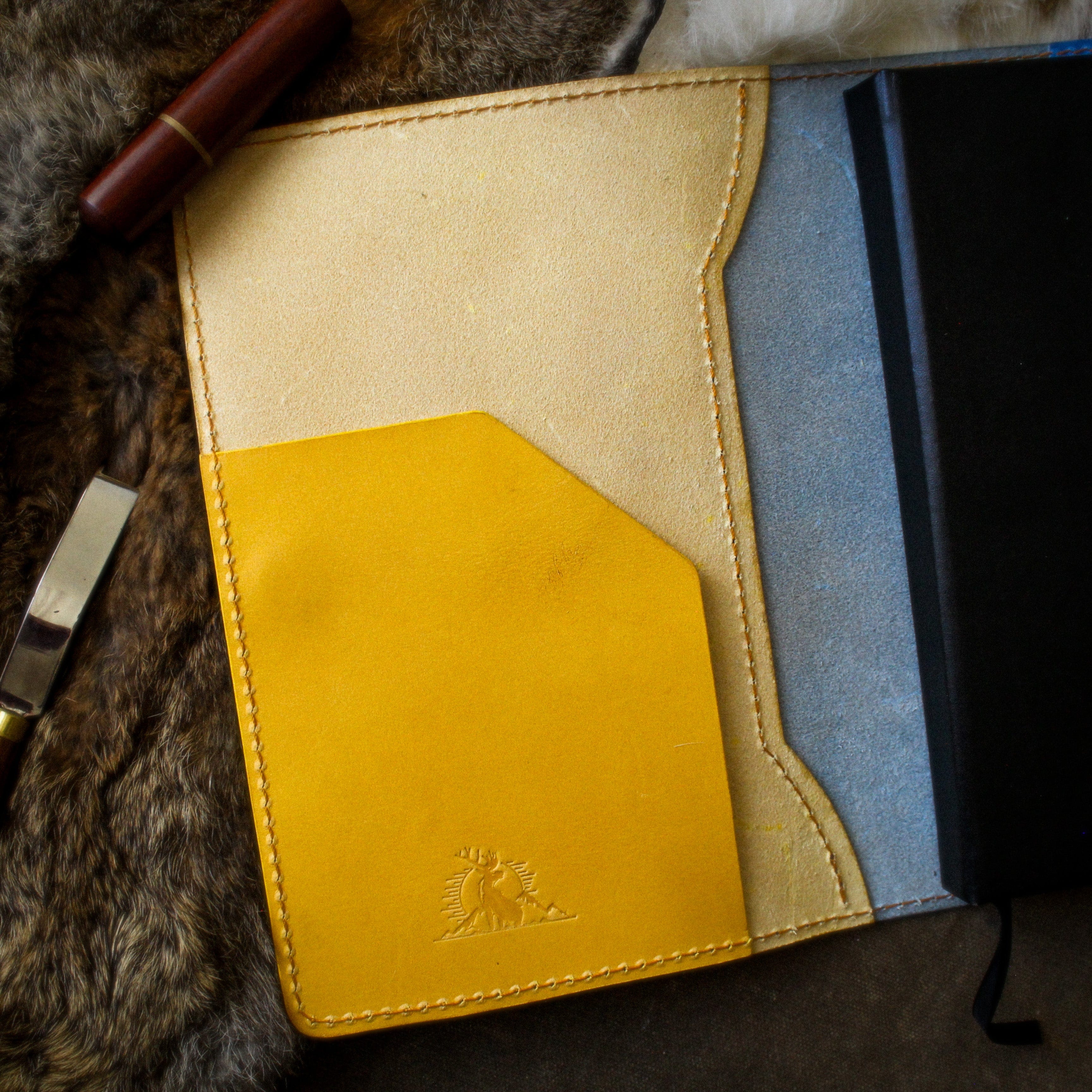 Couvre-livre artisanal du Gondor (Bleu & Jaune) - Image 7